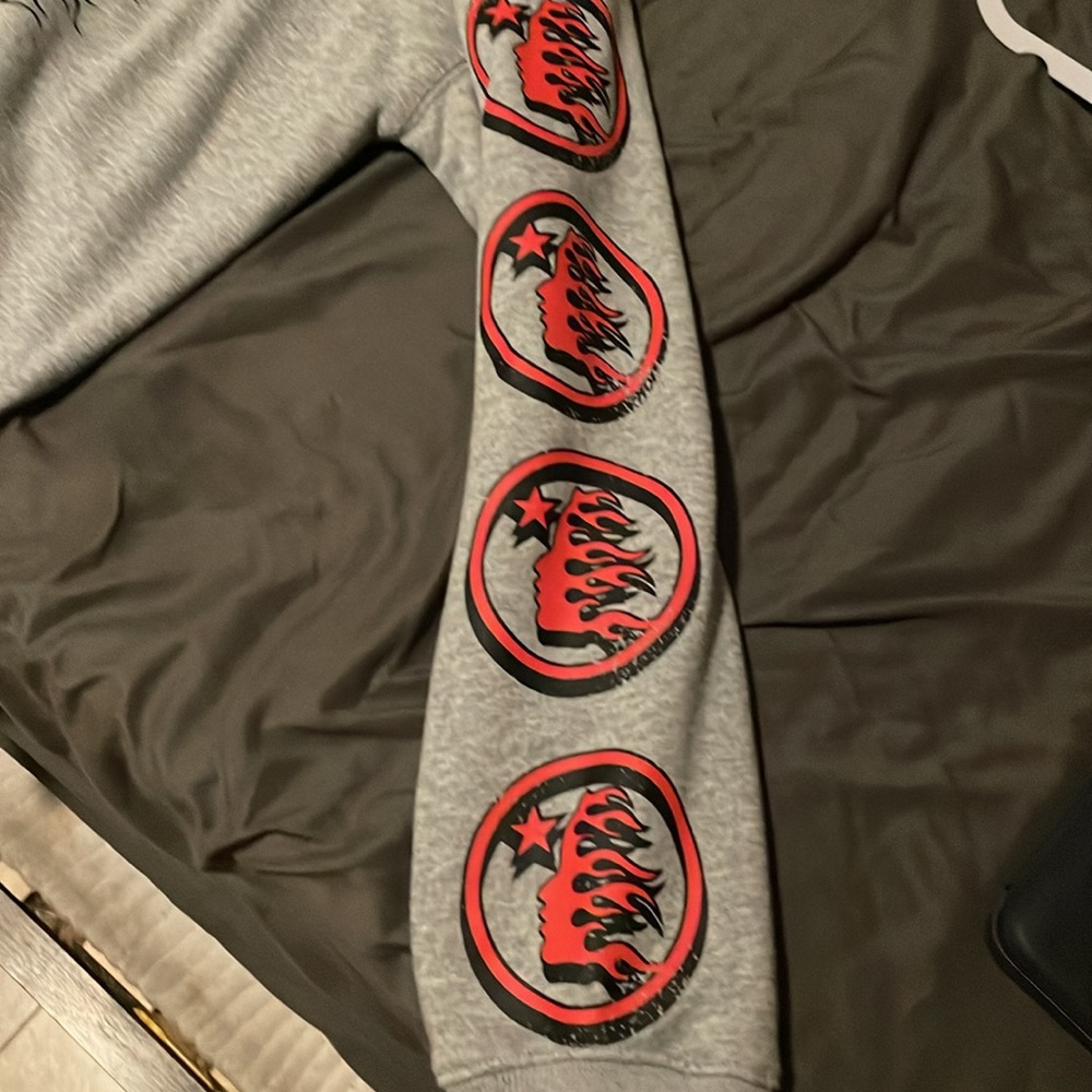 HELLSTAR CREW NECK - Picture 4 of 6